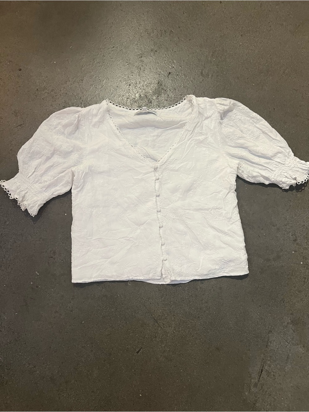 cupcakes & cashmere White Puff-Sleeve Lace-Trim Blouse